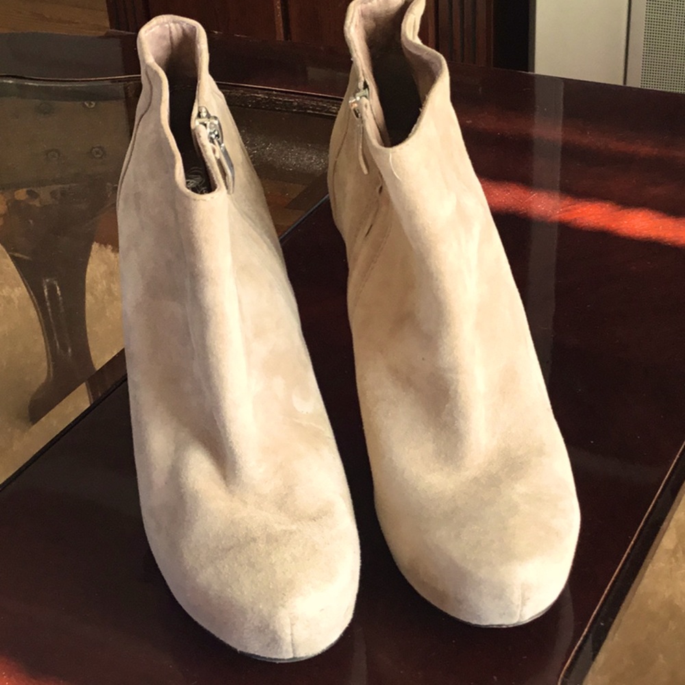 Taupe size 7 booties